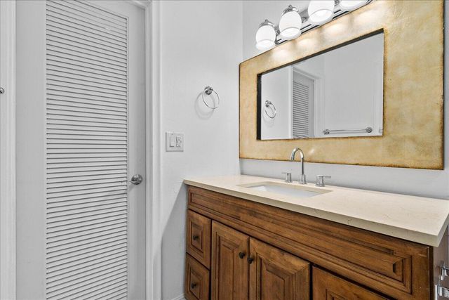 220 COUNTRY Lane B, Boynton Beach, FL 33435