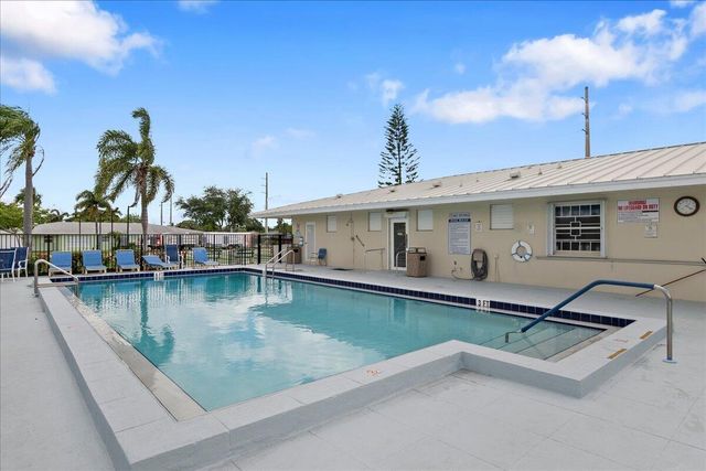 220 COUNTRY Lane B, Boynton Beach, FL 33435