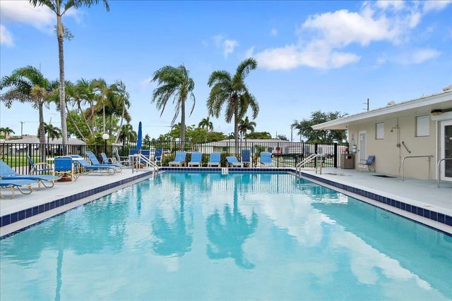 220 COUNTRY Lane B, Boynton Beach, FL 33435