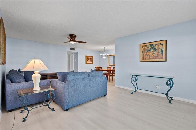 220 COUNTRY Lane B, Boynton Beach, FL 33435
