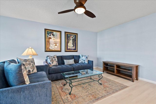 220 COUNTRY Lane B, Boynton Beach, FL 33435