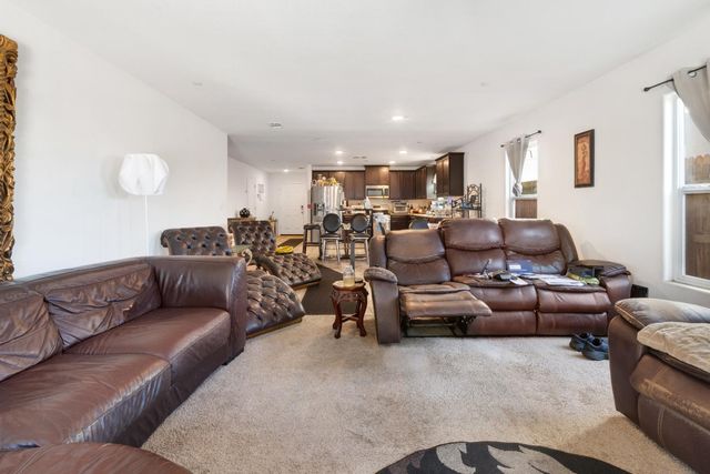 5622 W Pontiac Way, Fresno, CA 93722