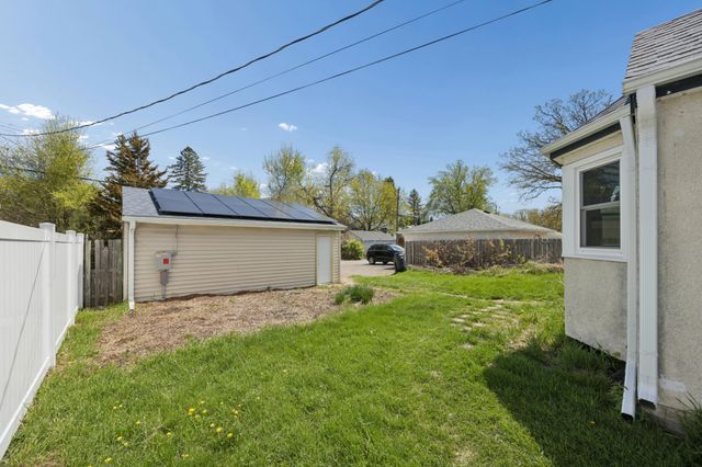 1652 Atlantic Street, Saint Paul, MN 55106