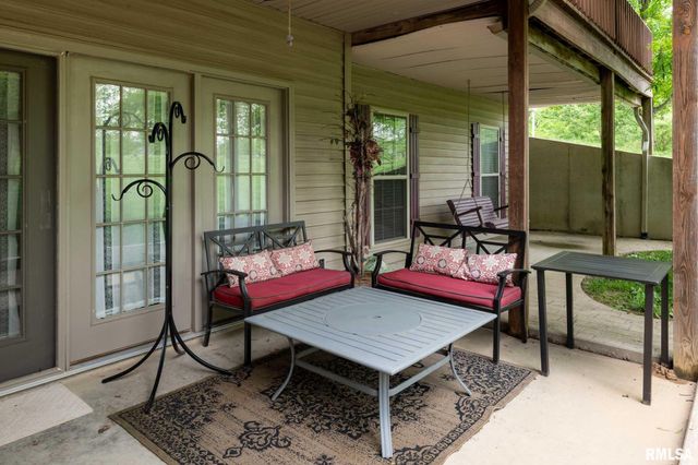 1300 W Brewster Road, Herrin, IL 62948