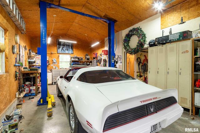 1300 W Brewster Road, Herrin, IL 62948