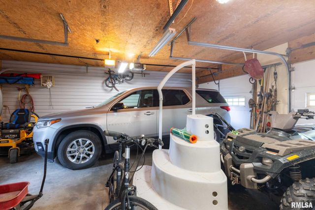 1300 W Brewster Road, Herrin, IL 62948