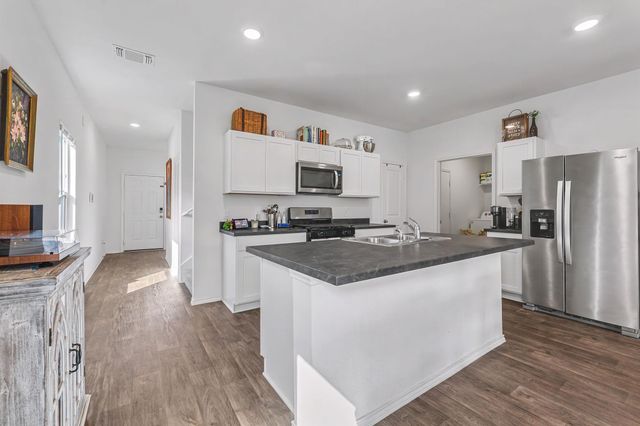 209 Ehrlich ST, Kyle, TX 78640
