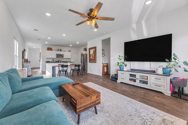 209 Ehrlich ST, Kyle, TX 78640
