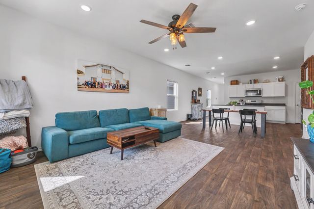 209 Ehrlich ST, Kyle, TX 78640