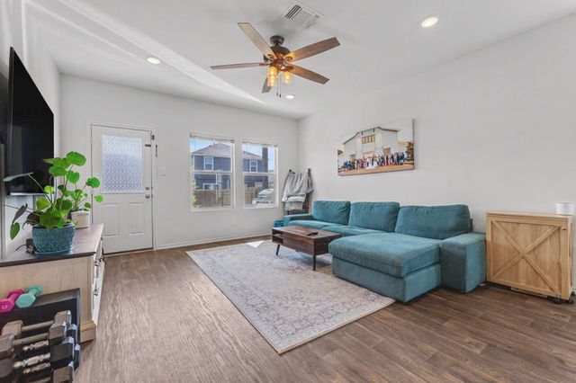 209 Ehrlich ST, Kyle, TX 78640