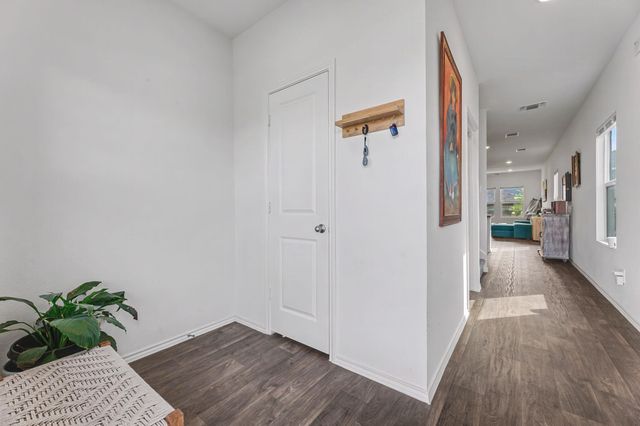 209 Ehrlich ST, Kyle, TX 78640