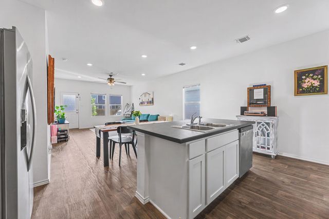 209 Ehrlich ST, Kyle, TX 78640
