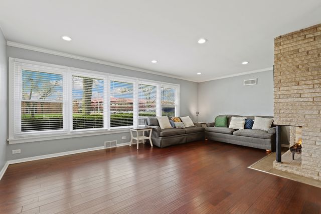 1807 Glenwood Avenue, Joliet, IL 60435