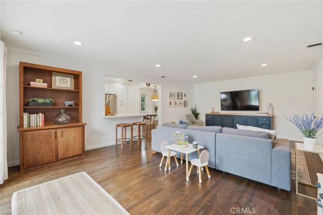 5423 Columbus Ave, Sherman Oaks, CA 91411