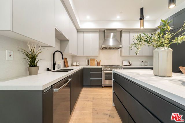 350 Mount Carmel Dr, Glendale, CA 91206