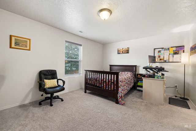 3714 E Holly Ridge Dr, Nampa, ID 83686