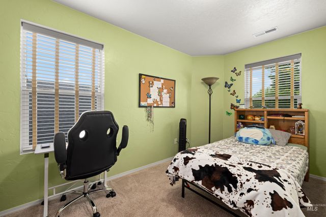 3714 E Holly Ridge Dr, Nampa, ID 83686