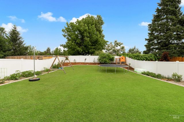 3714 E Holly Ridge Dr, Nampa, ID 83686