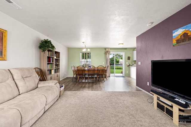 3714 E Holly Ridge Dr, Nampa, ID 83686