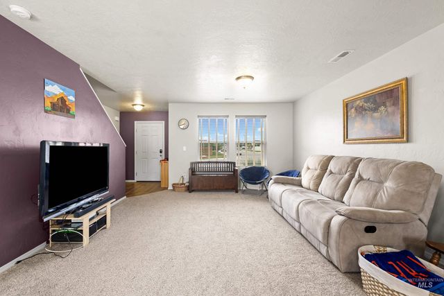 3714 E Holly Ridge Dr, Nampa, ID 83686