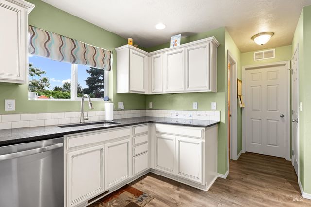3714 E Holly Ridge Dr, Nampa, ID 83686