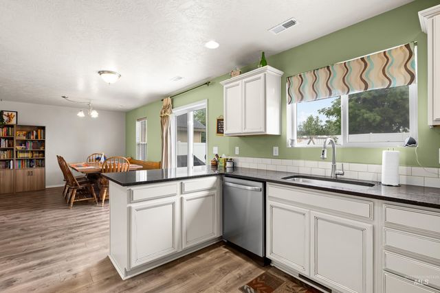 3714 E Holly Ridge Dr, Nampa, ID 83686