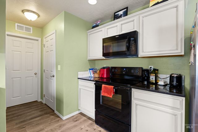 3714 E Holly Ridge Dr, Nampa, ID 83686