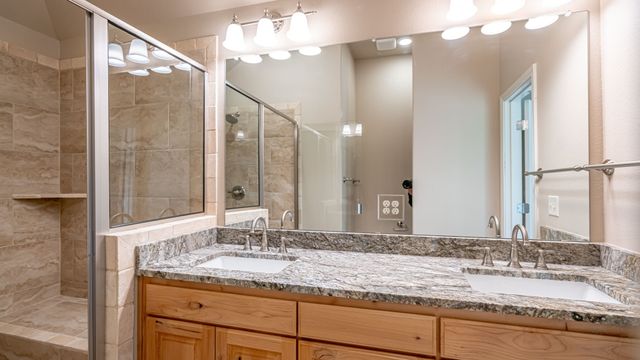 2718 Austin Drive, Granbury, TX 76048