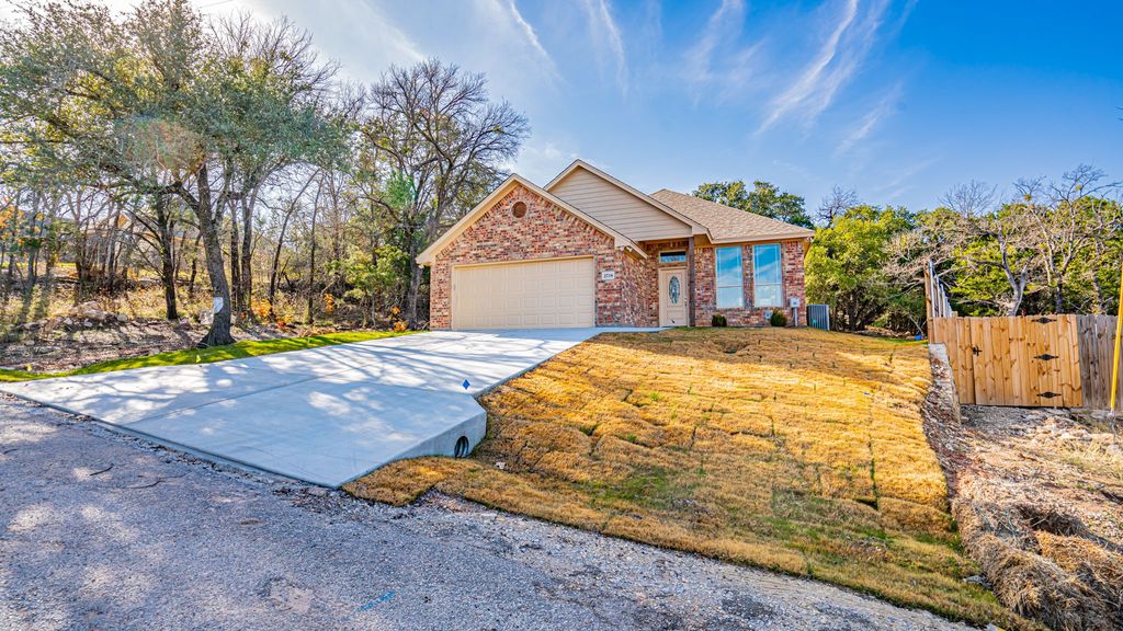 2718 Austin Drive, Granbury, TX 76048