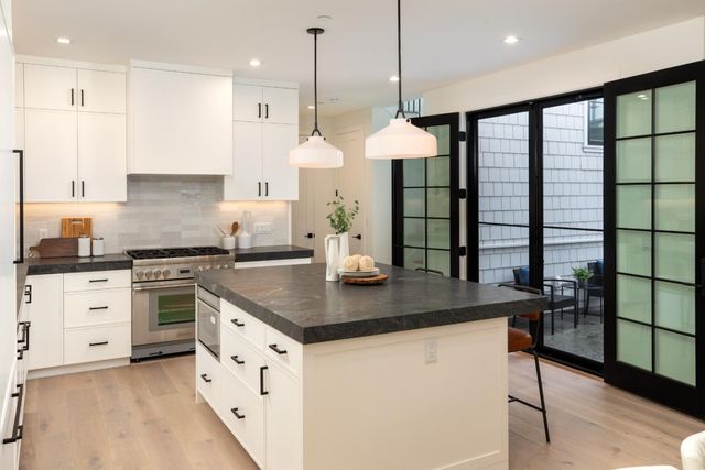 737 Linden Avenue, Burlingame, CA 94010