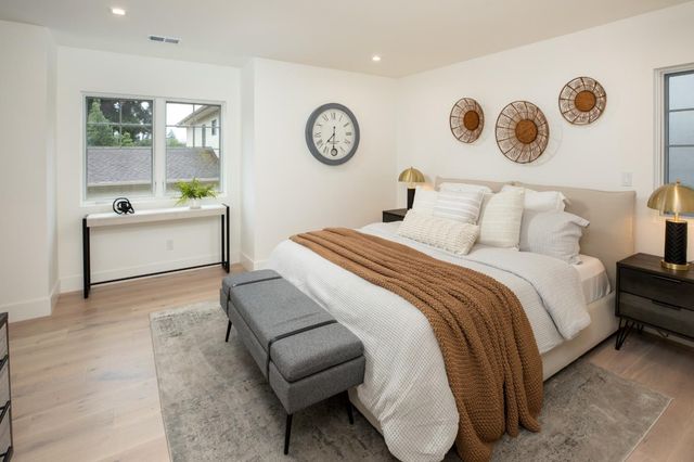 737 Linden Avenue, Burlingame, CA 94010