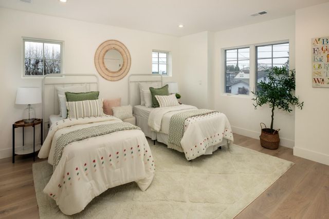 737 Linden Avenue, Burlingame, CA 94010