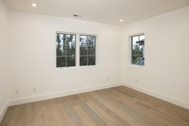 737 Linden Avenue, Burlingame, CA 94010