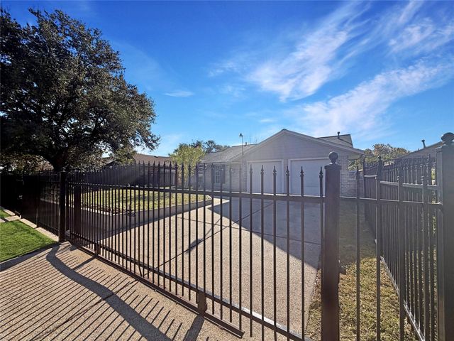 1019 Castolan Drive, Houston, TX 77038