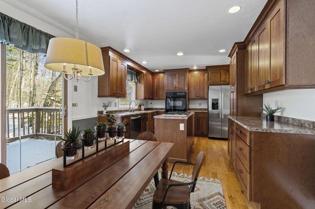 41 Sweet Brier Drive, Clifton Park, NY 12019