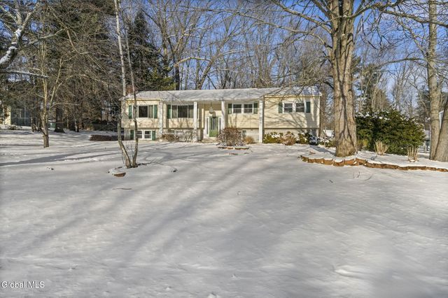 41 Sweet Brier Drive, Clifton Park, NY 12019