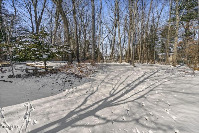 41 Sweet Brier Drive, Clifton Park, NY 12019