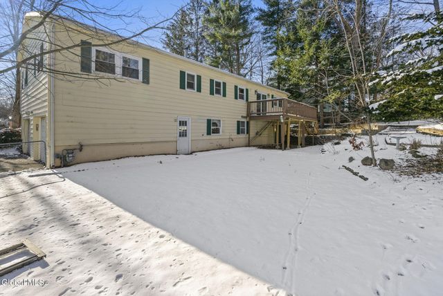 41 Sweet Brier Drive, Clifton Park, NY 12019