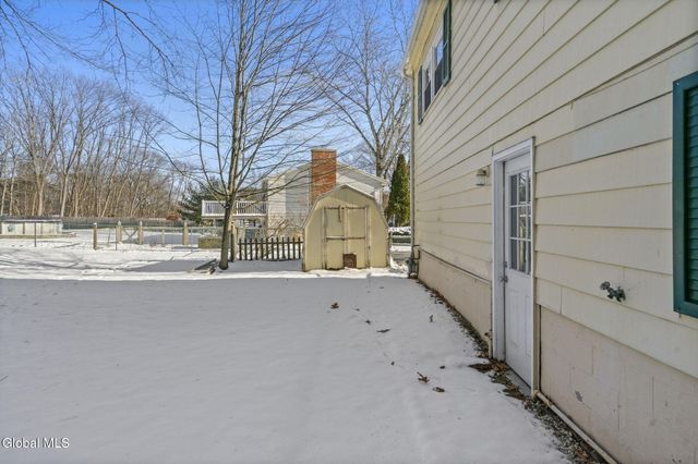 41 Sweet Brier Drive, Clifton Park, NY 12019