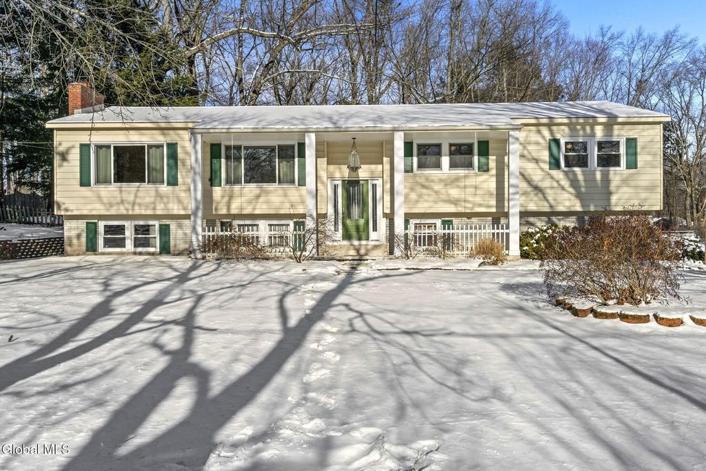 41 Sweet Brier Drive, Clifton Park, NY 12019