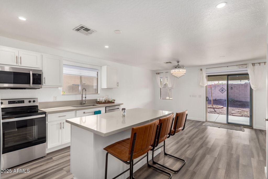 30124 N SUNRAY Drive, San Tan Valley, AZ 85143 — exterior