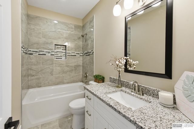 17214 Chalet Drive, Bellevue, NE 68123