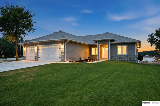 17214 Chalet Drive, Bellevue, NE 68123