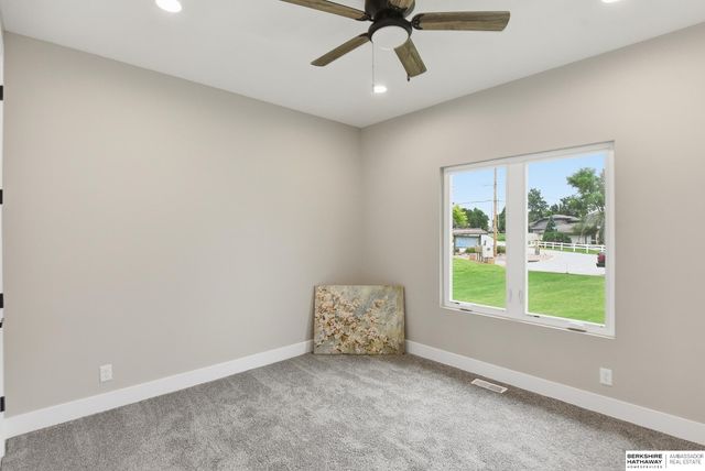 17214 Chalet Drive, Bellevue, NE 68123