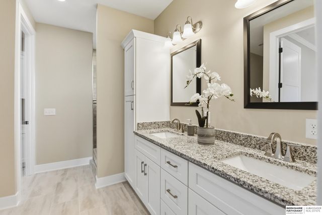 17214 Chalet Drive, Bellevue, NE 68123