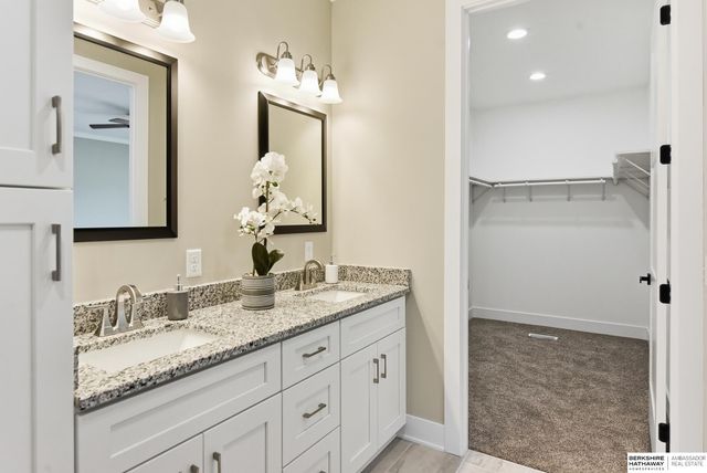 17214 Chalet Drive, Bellevue, NE 68123