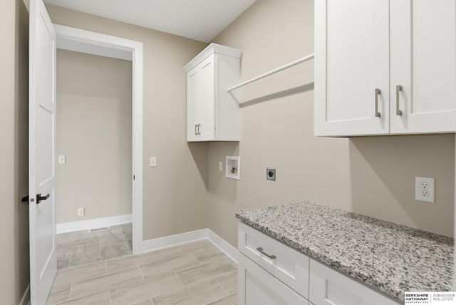 17214 Chalet Drive, Bellevue, NE 68123