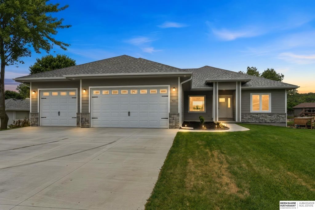 17214 Chalet Drive, Bellevue, NE 68123