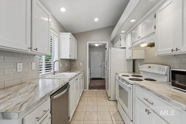 329 Palace Way, Nampa, ID 83687