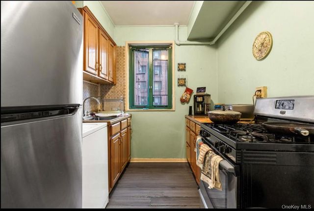 1480 Parkchester Road, Bronx, NY 10462